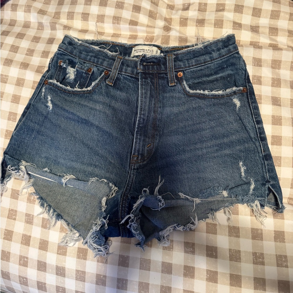 Abercrombie & Fitch Women’s Curve Love High Rise Mom Short